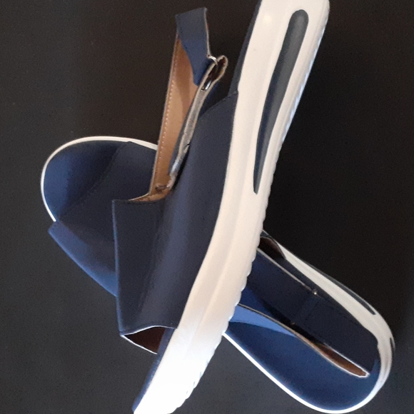 Sandals - Picture 3 of 4